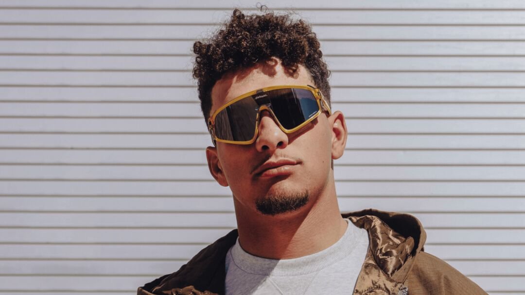 Image of Latch Panel Patrick Mahomes - Gold Glass | Prizm Black